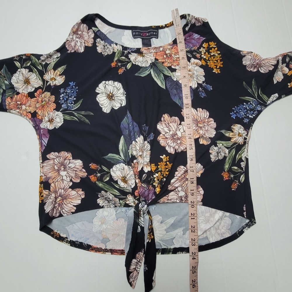 Floral Top - Picture 9 of 10